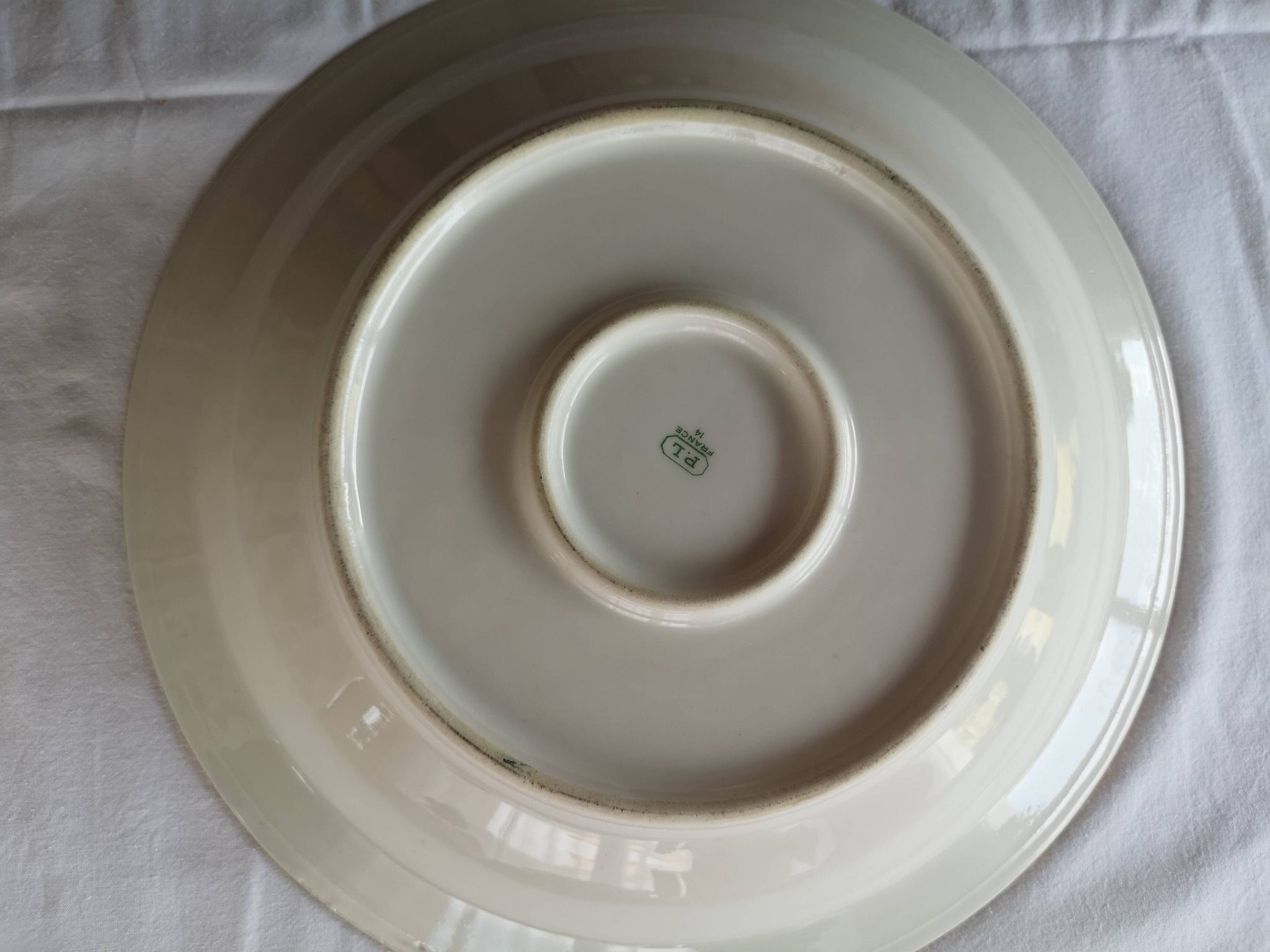 Selling large serving dish.