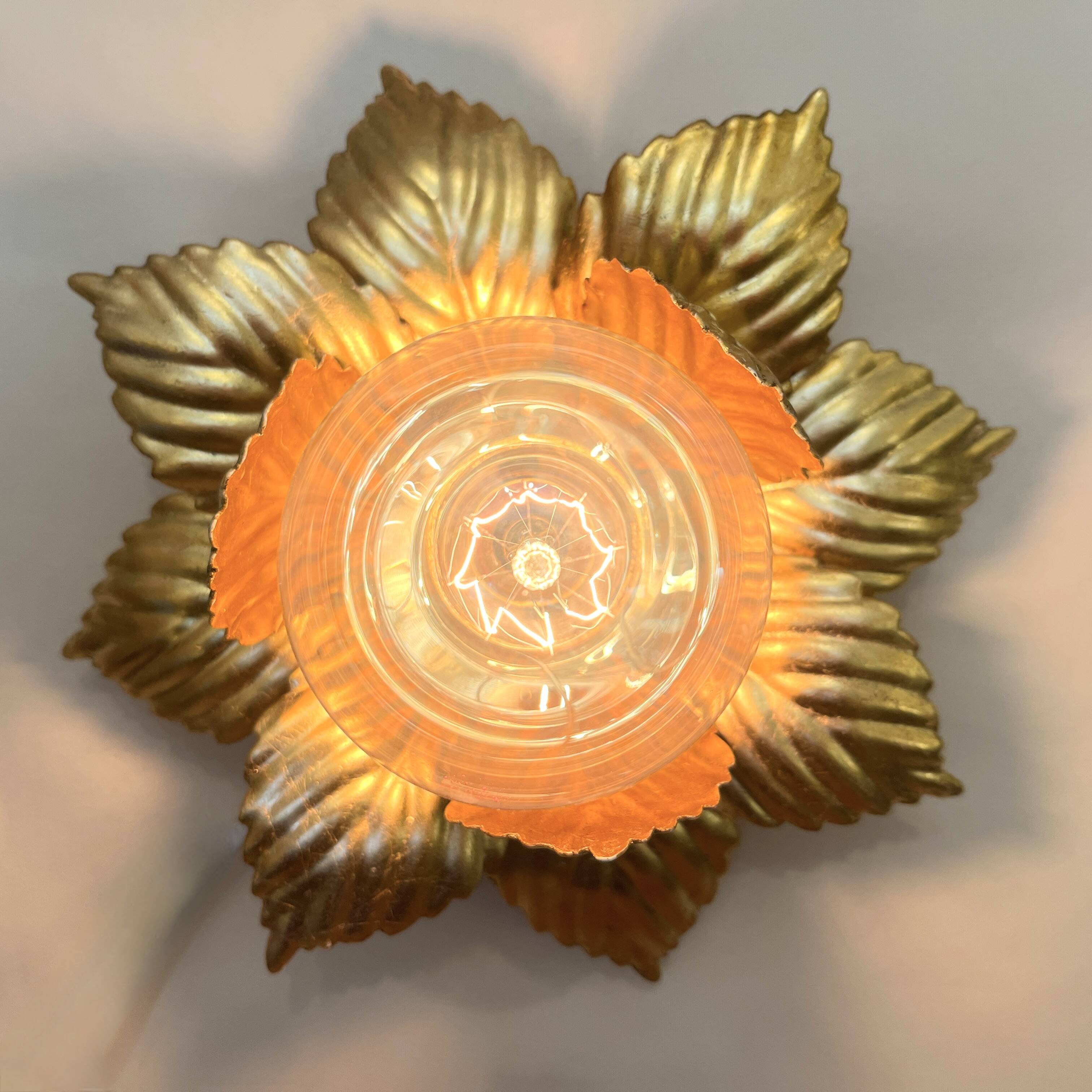 Applique fleur en métal doré à la feuille d'or vintage 1970 - 80