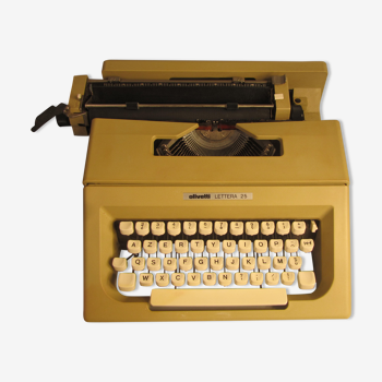 Olivetti Lettera 25 Typewriter