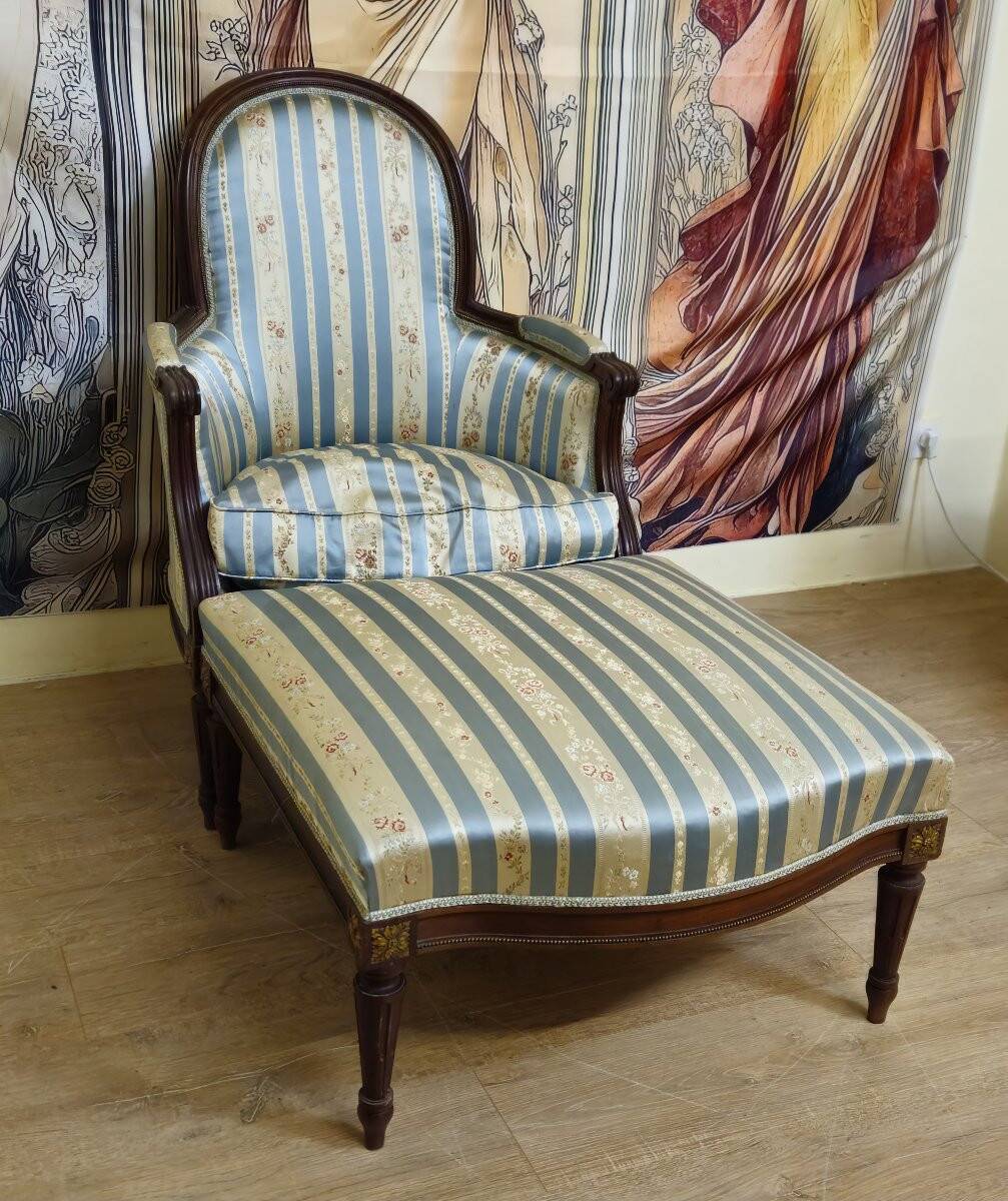 Méridienne, chaise longue style Louis XVI en noyer avec repose-pieds, XIXème s.
