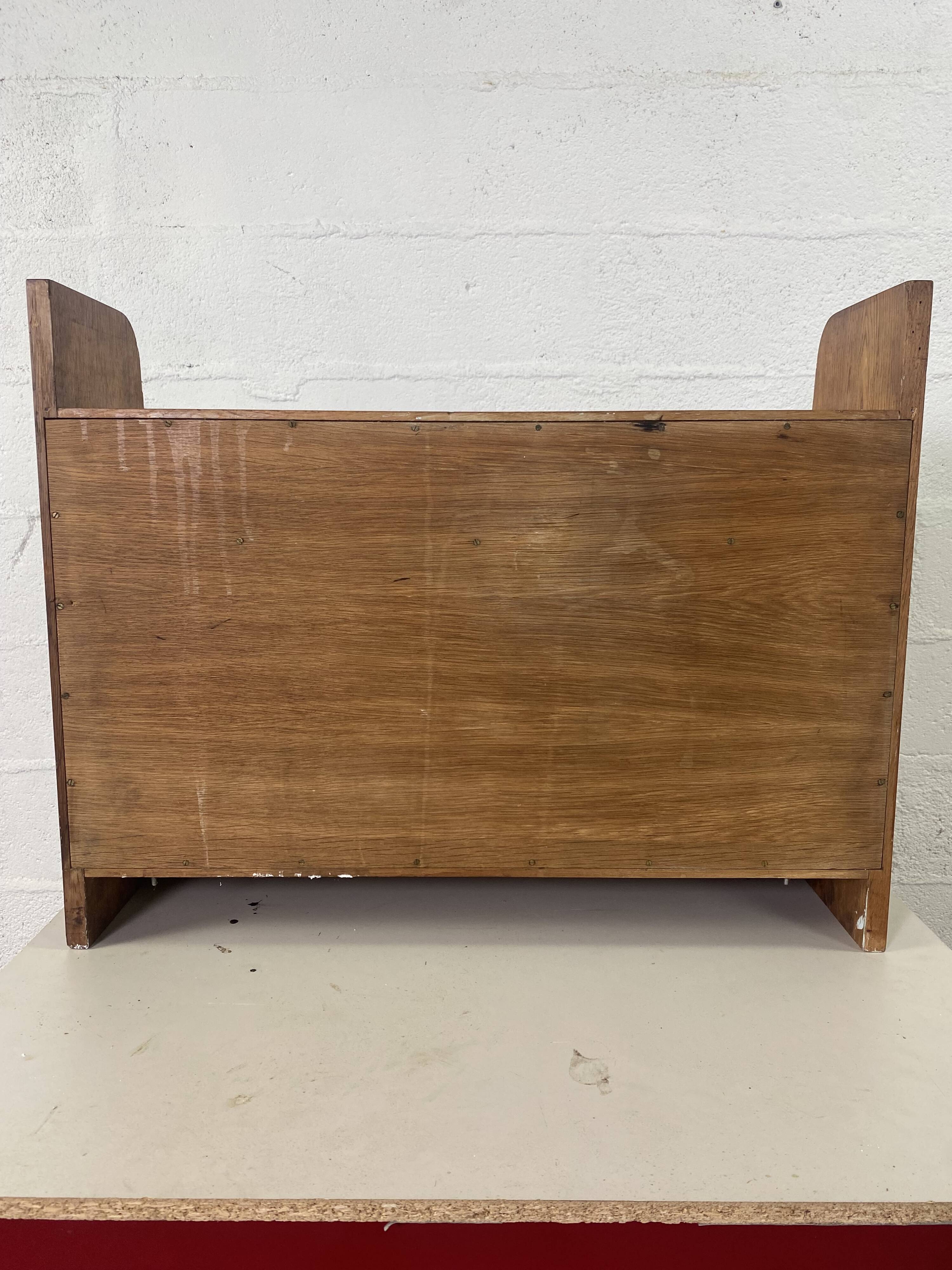 Wall secretary