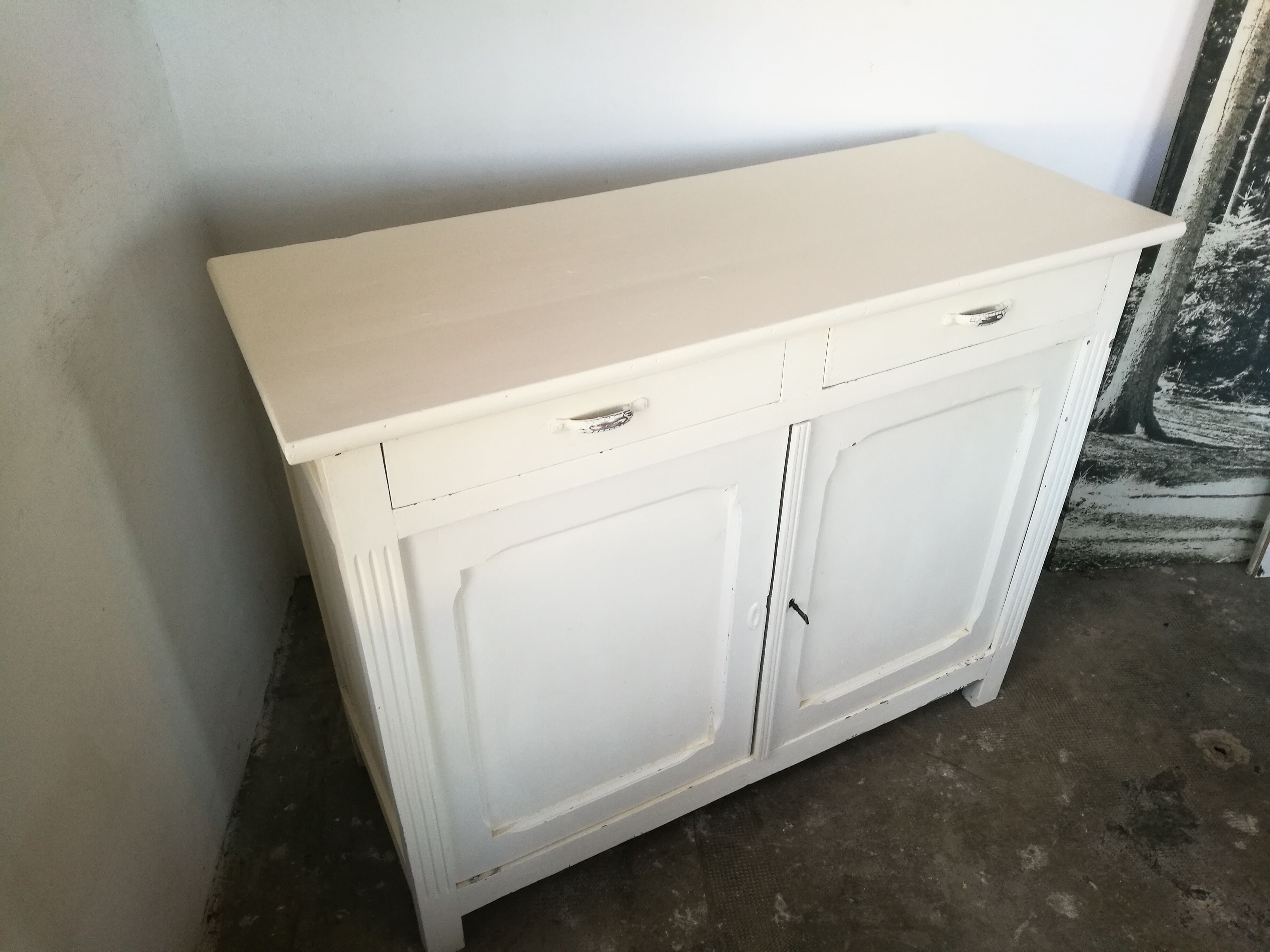 White parisian buffet