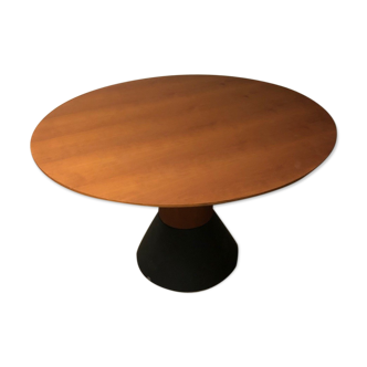 Arco wood and concrete round dining table