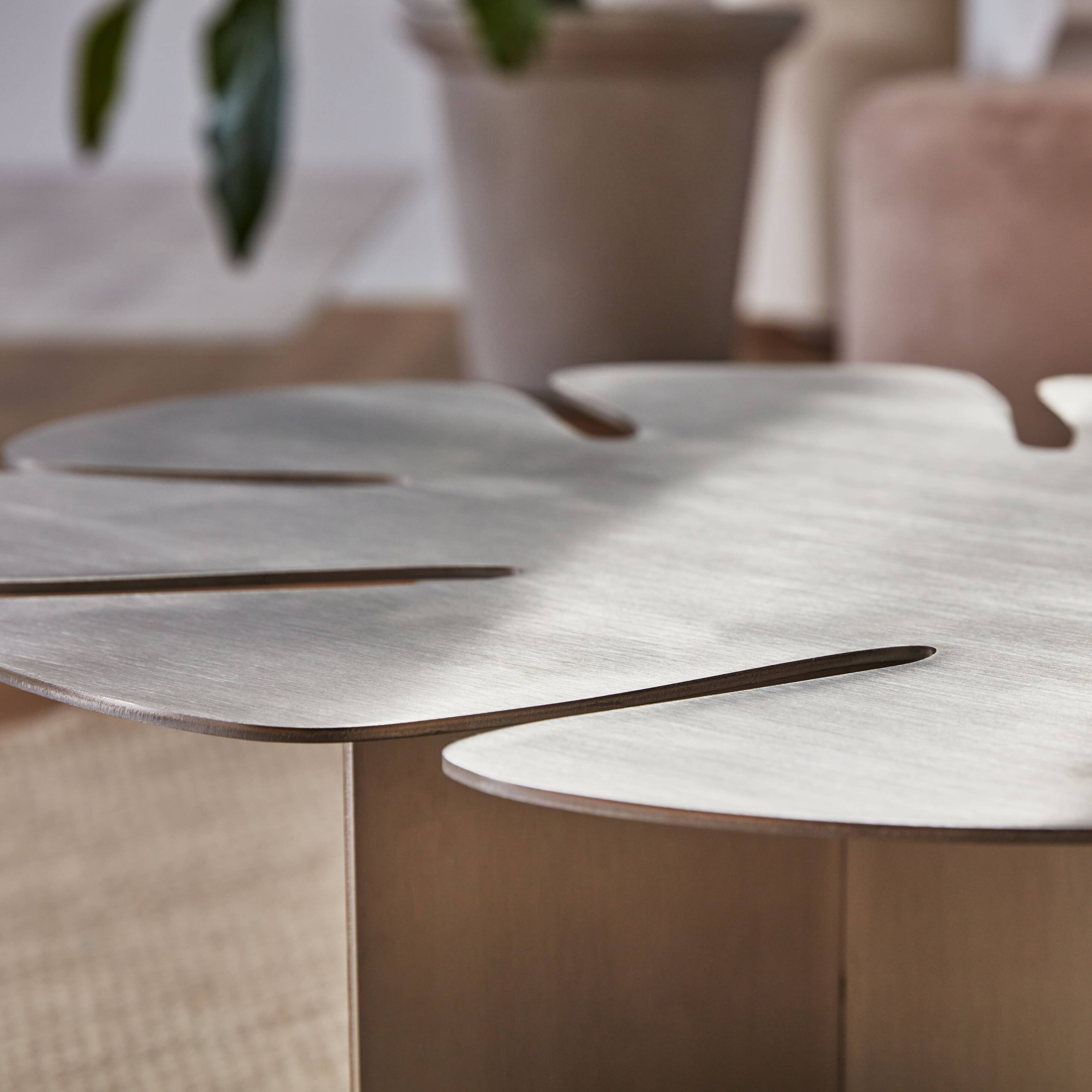 Table basse feuille Monstera – Acier inox brossé – Design sculptural