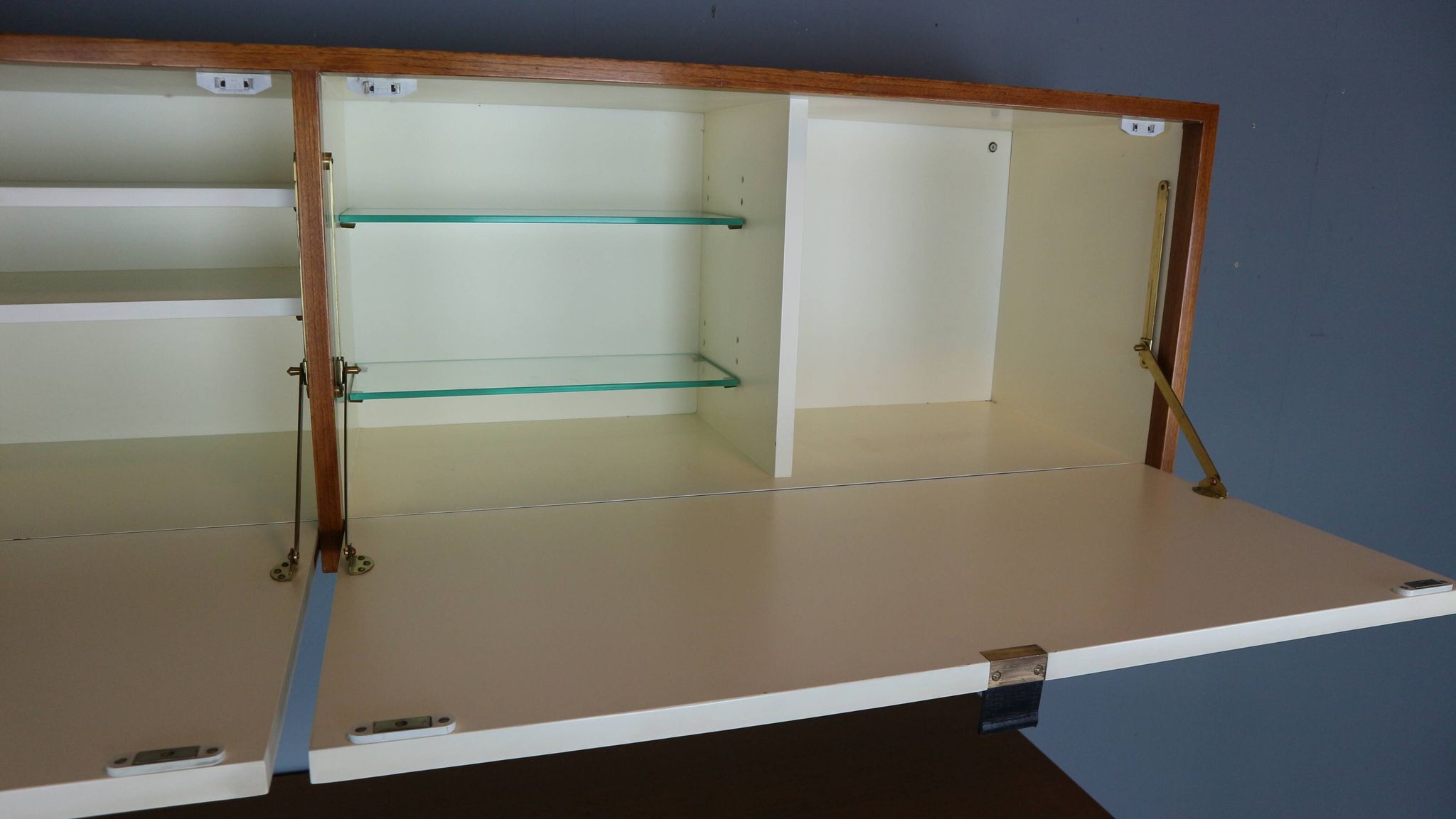 Florence Knoll for Knoll set of two hanging cabinets, model 121 + 123 W-1, 1947