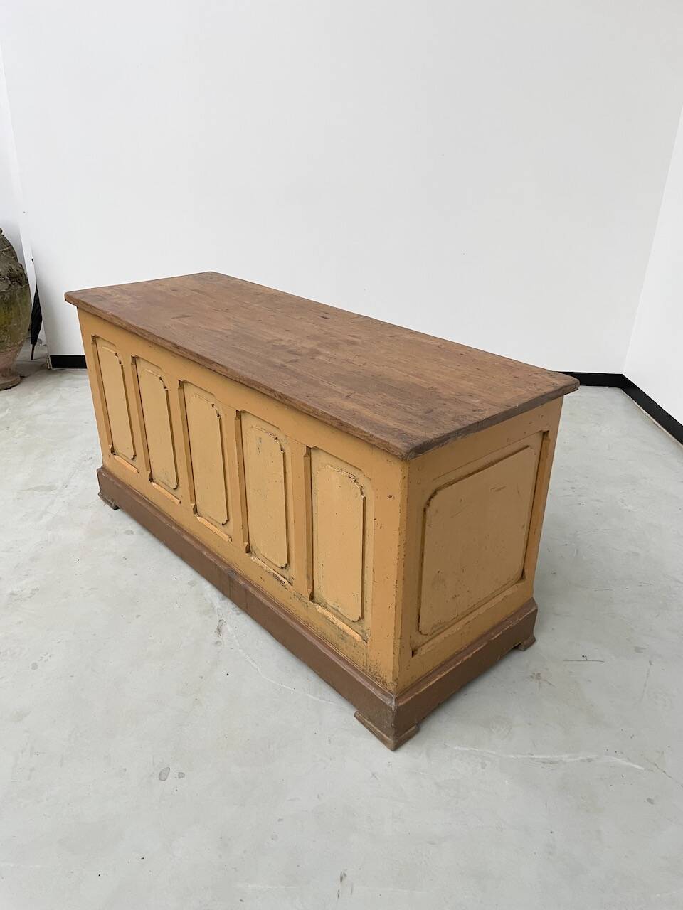 Yellow patina commercial counter from the 50s