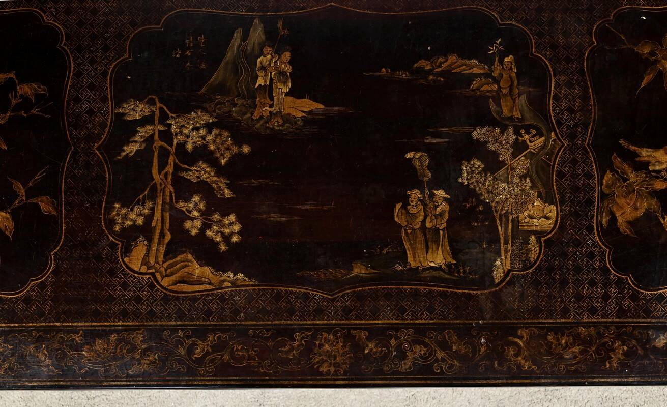 Important Asian Coffee Table, in black lacquered wood – Mid 20th century