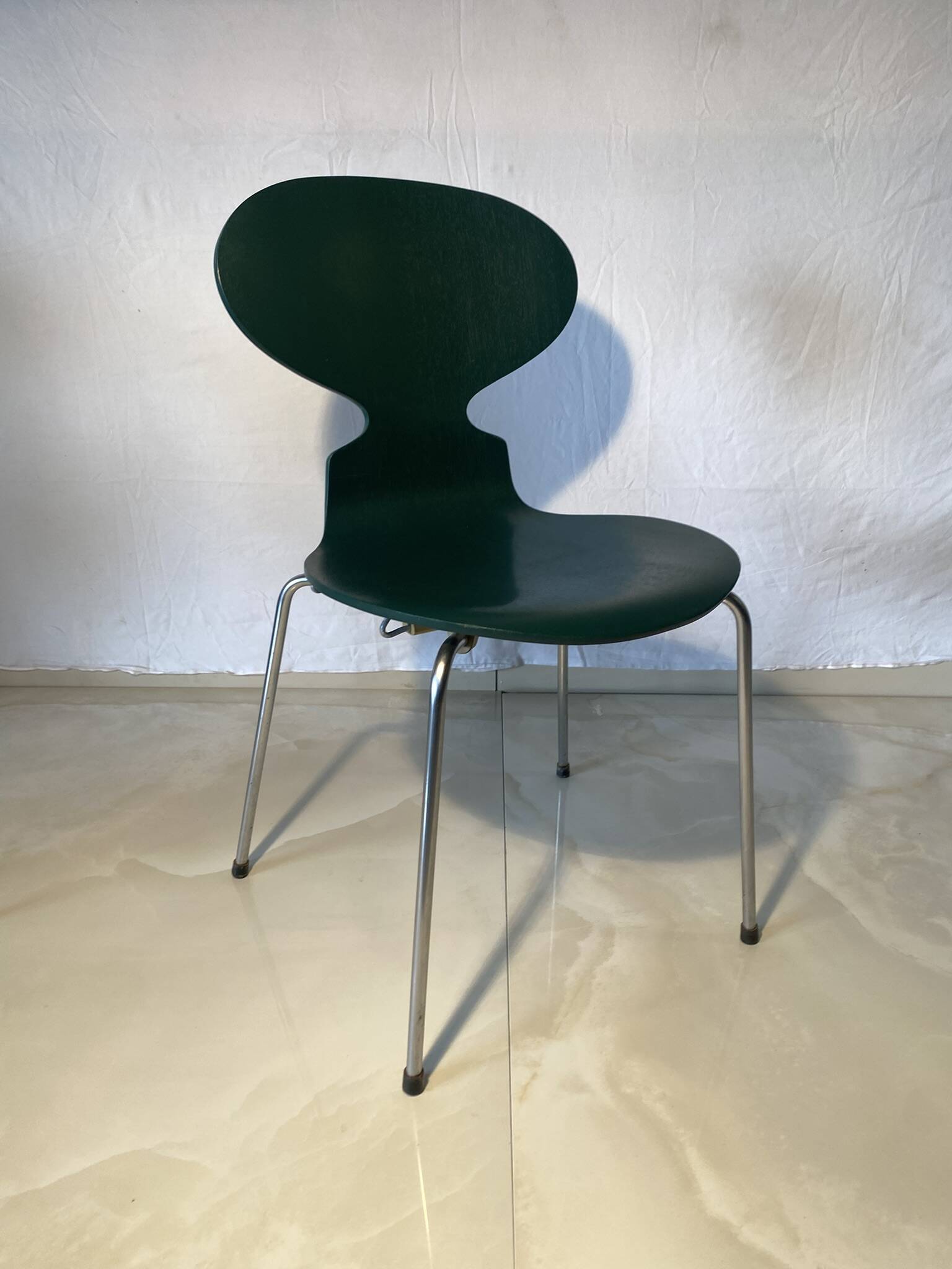 Set of 6 “Ant” chairs in dark green – Arne Jacobsen for Fritz Hansen