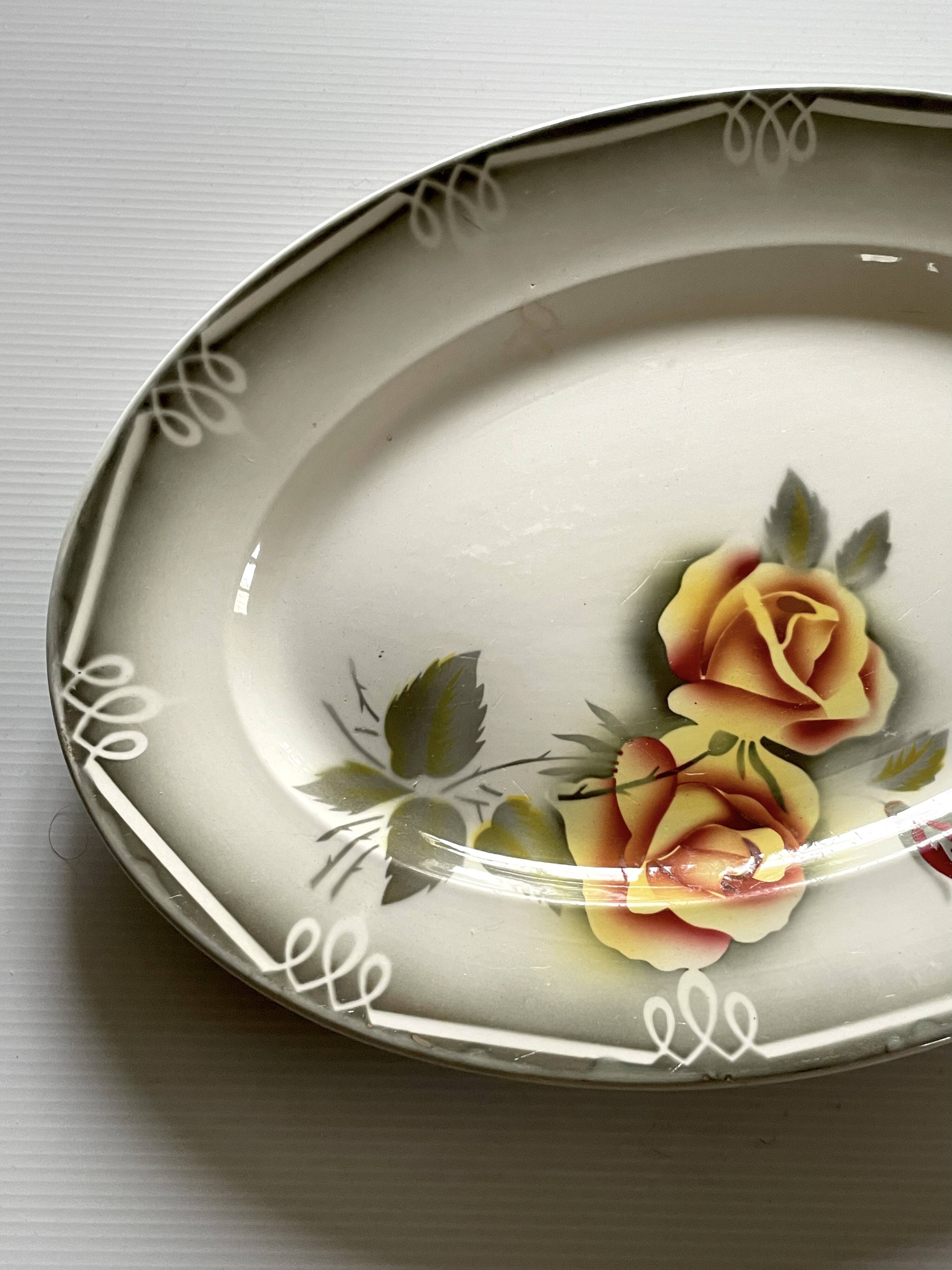 Very nice old dish from Digoin model "Adèle" in good condition.