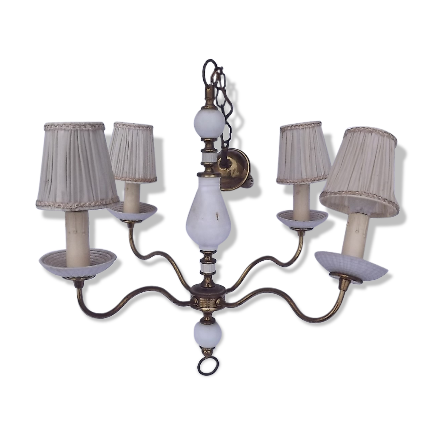 Lustre à 4 branches en métal doré et opaline