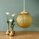 Suspension globe vintage art déco en verre dépoli jaune
