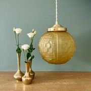 Suspension globe vintage art déco en verre dépoli jaune
