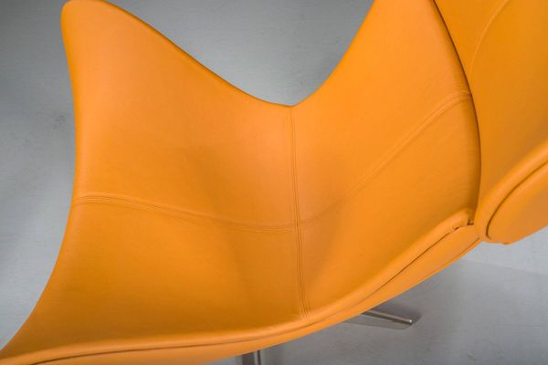 Ensemble de fauteuil Imola et repose-pieds attribué à Henrik Pedersen pour BoConcept, années 2000.