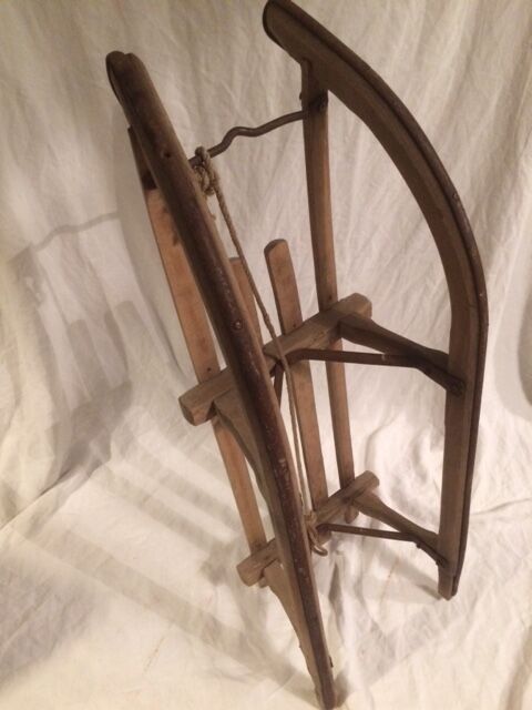 Luge vintage en bois une personne