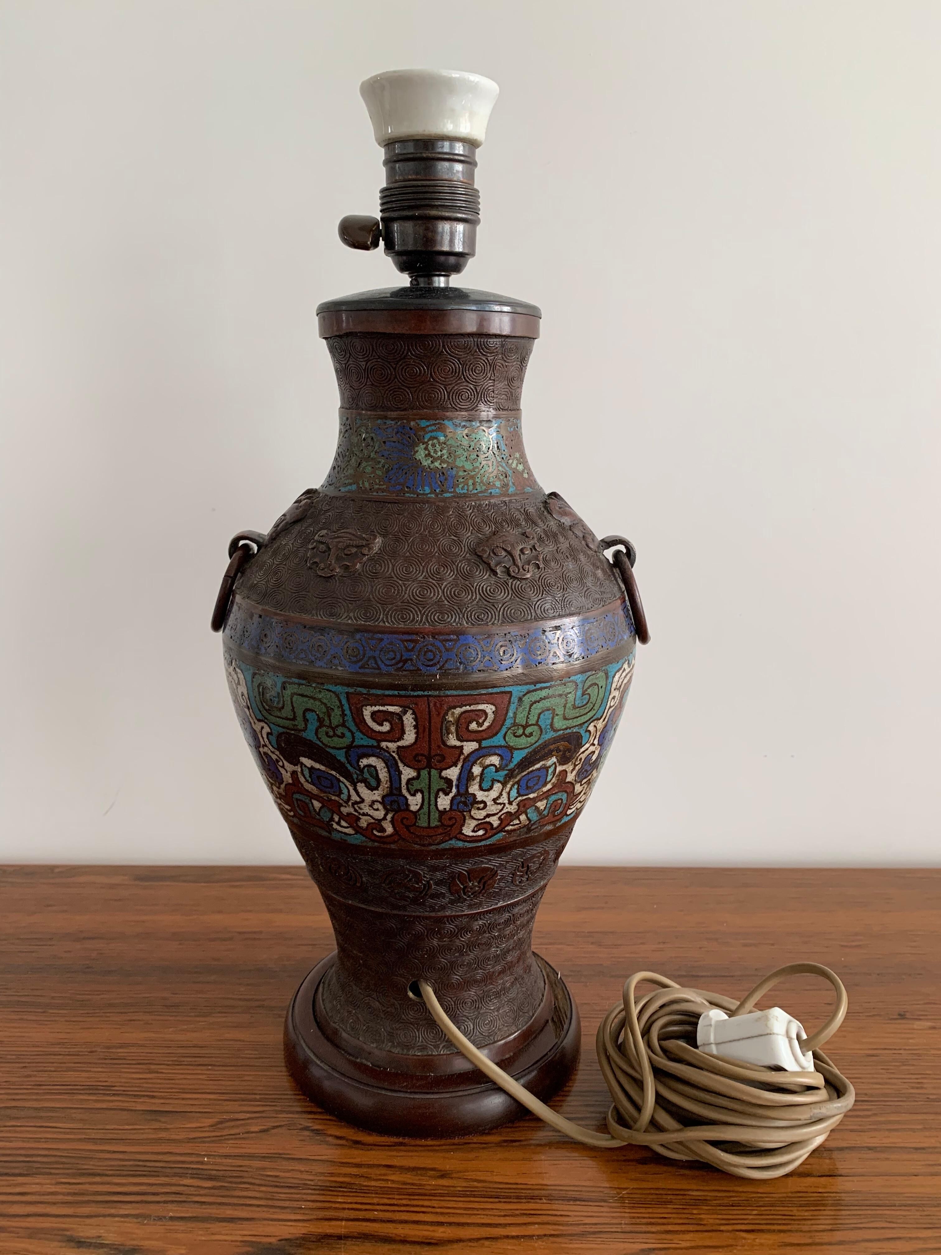Partitioned table lamp in bronze, China 1880