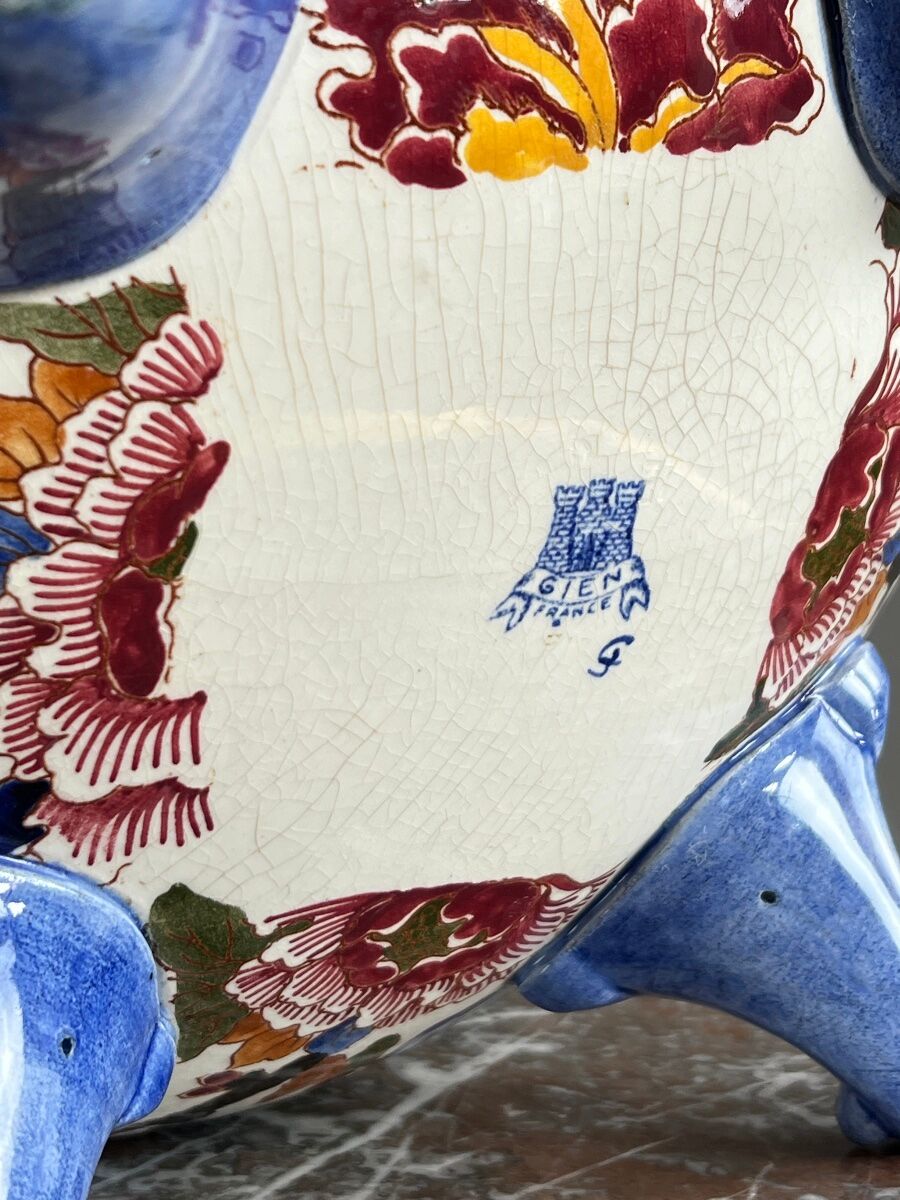 Large earthenware cache-pot from Gien with peony decoration, 20th century.