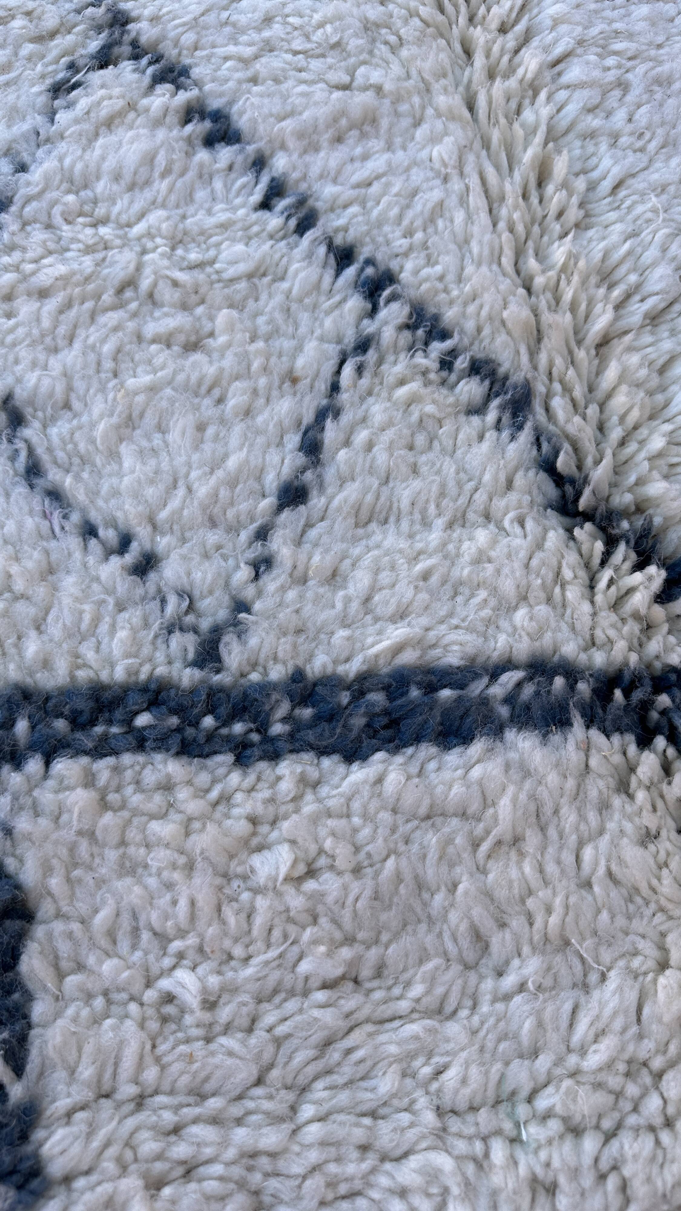 White Marmoucha Moroccan rug - 246 x 167 cm