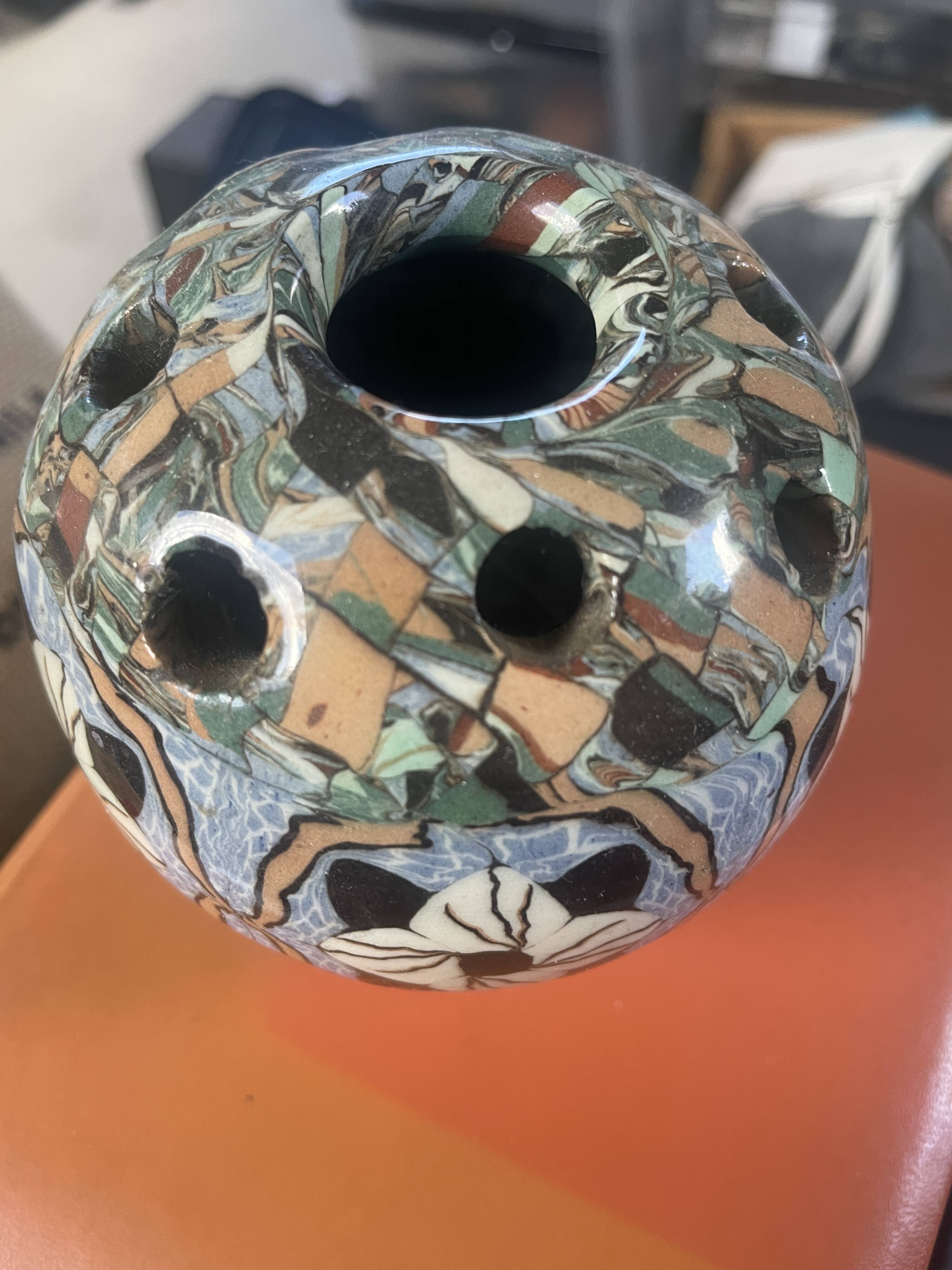 Pique-fleurs boule Jean Gerbino – Vallauris – Terres mêlée