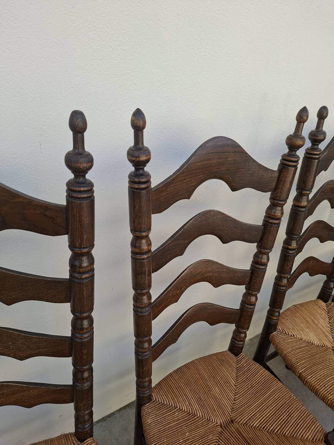 Set of 6 high-backed straw-seated chairs in solid oak from the early 1900s.