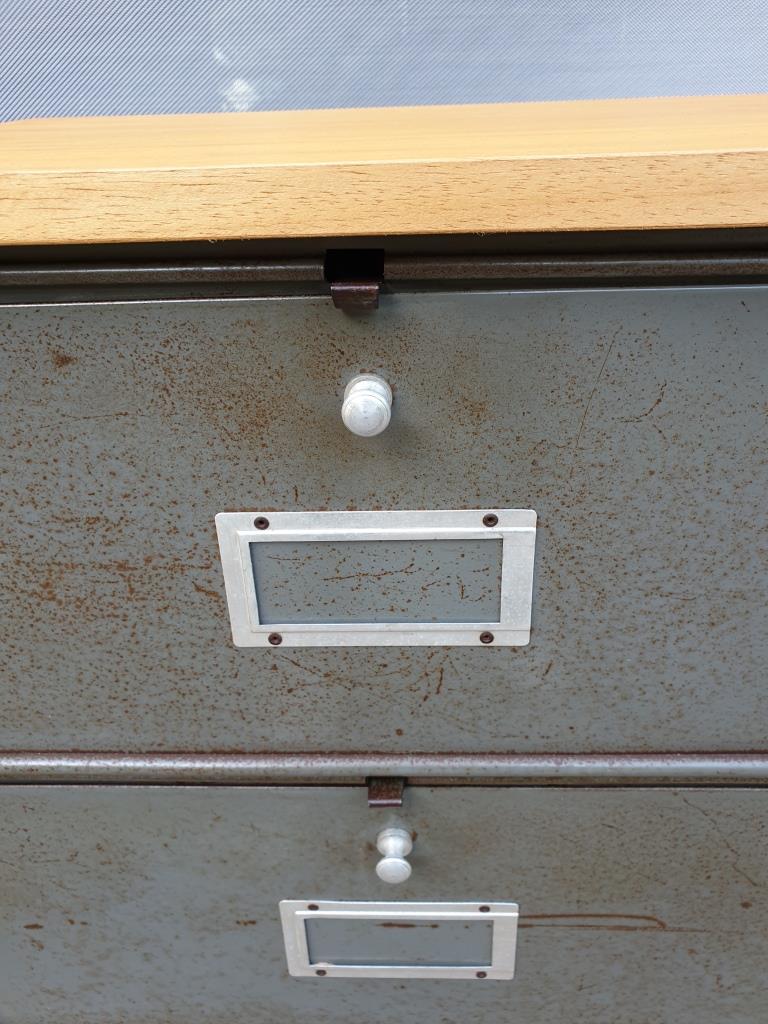 Column 4 grey roneo flappers