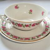 Tasses à thé et soucoupes porcelaine pillivuyt blanches petites fleurs roses