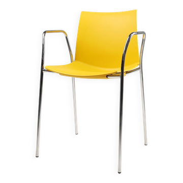 Chaise jaune du milieu du siècle avec cadre en métal et siège en plastique, Belgique