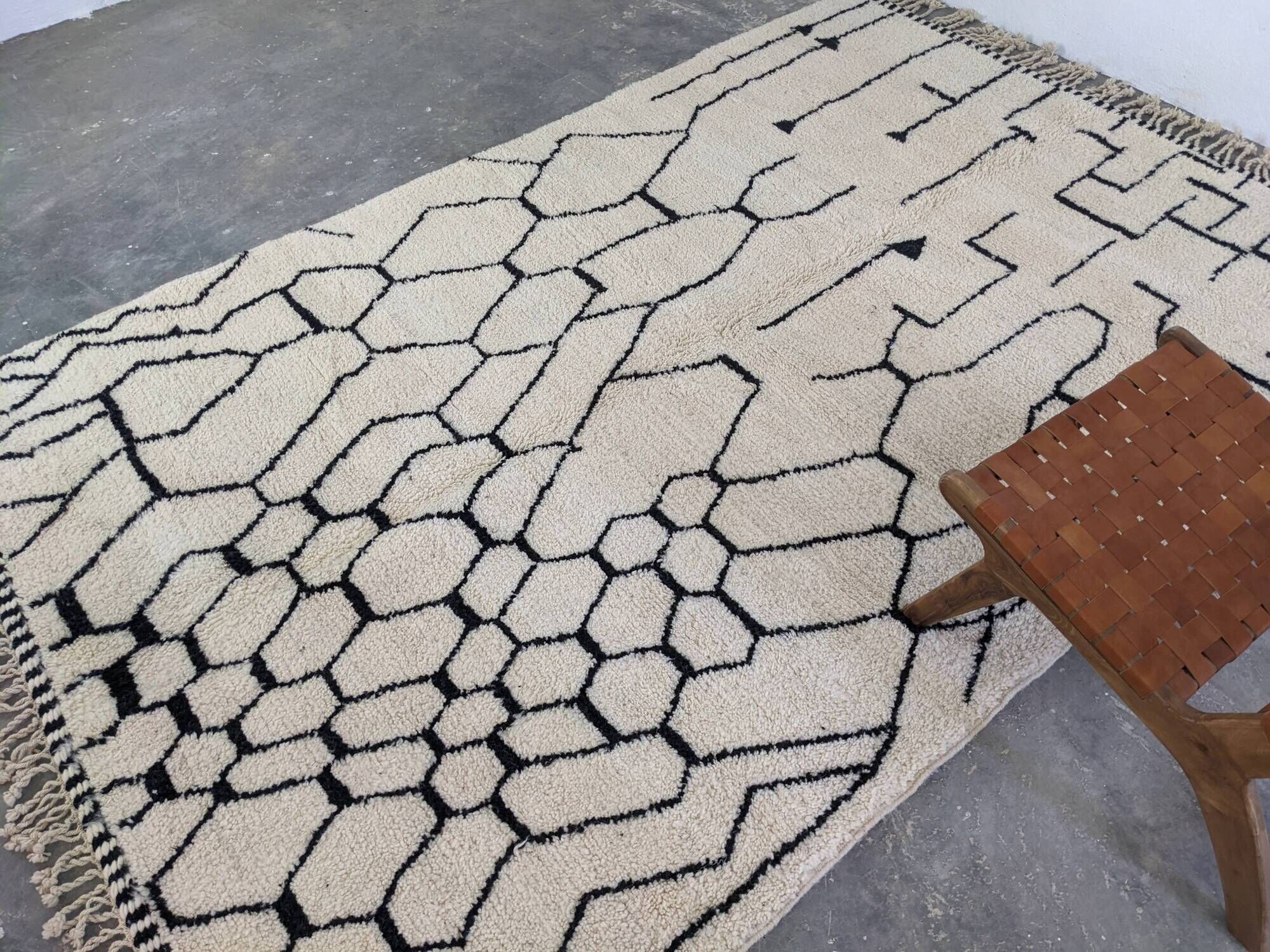 Large Beni Ouarain rug, 320 x 215 cm || 10.5 x 7.05 feet, G-378