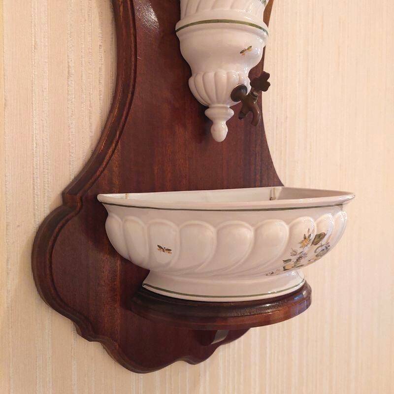 Hand-painted earthenware fountain from Moustiers