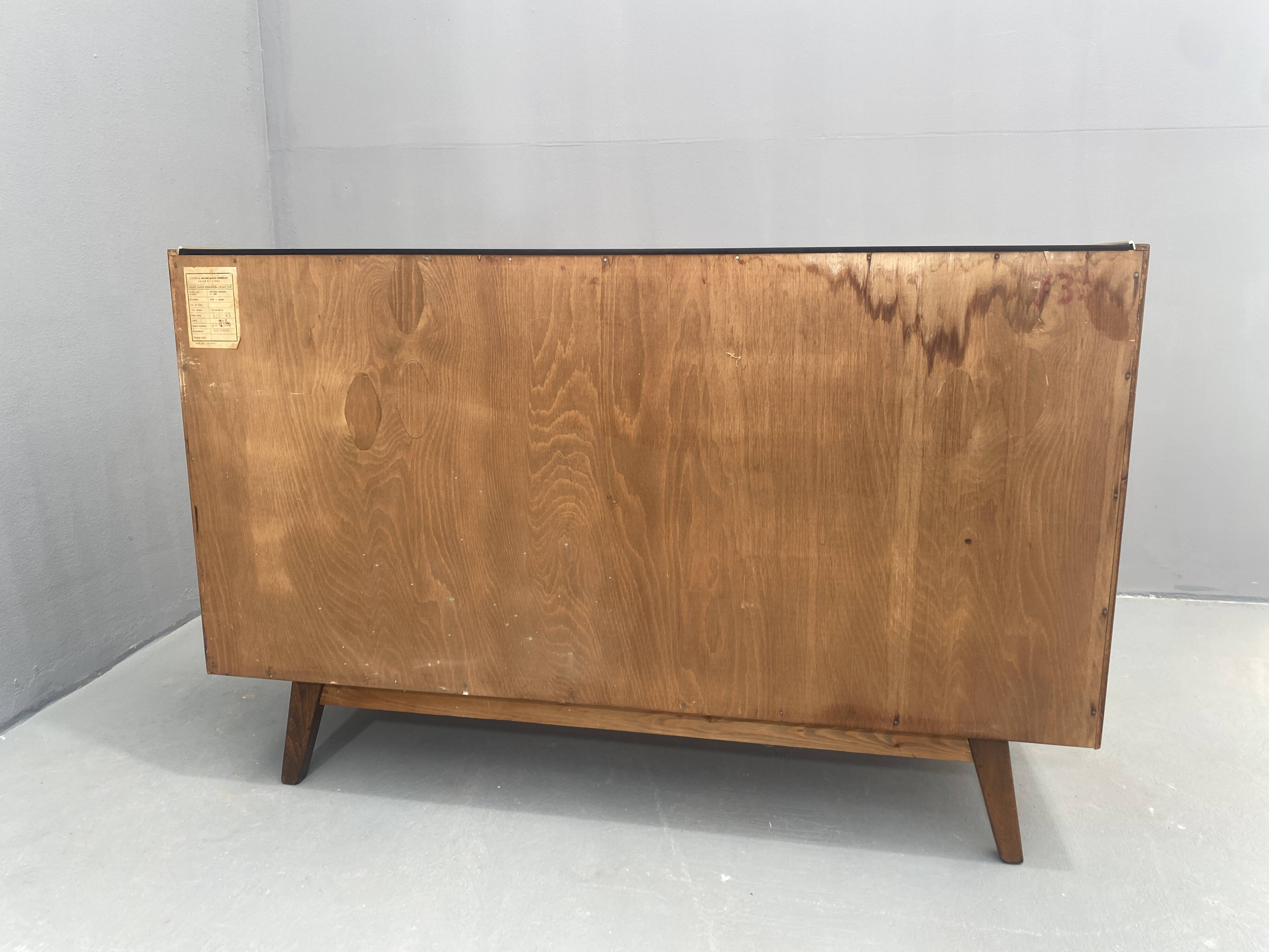 Buffet Jitona en verre opaxite, années 1960