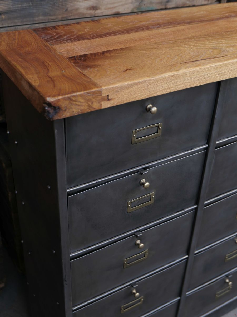 Furniture clamshell, Roneo 15 tray oak lockers