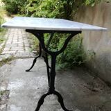 Bistro table in cast iron and white marble 1900