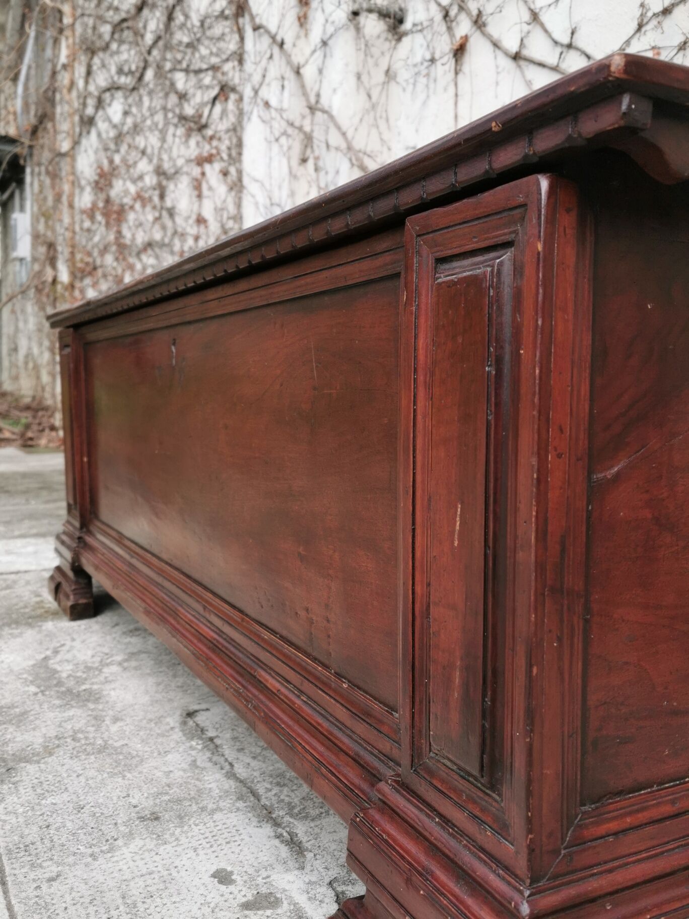 Old walnut chest of drawers, late nineteenth century