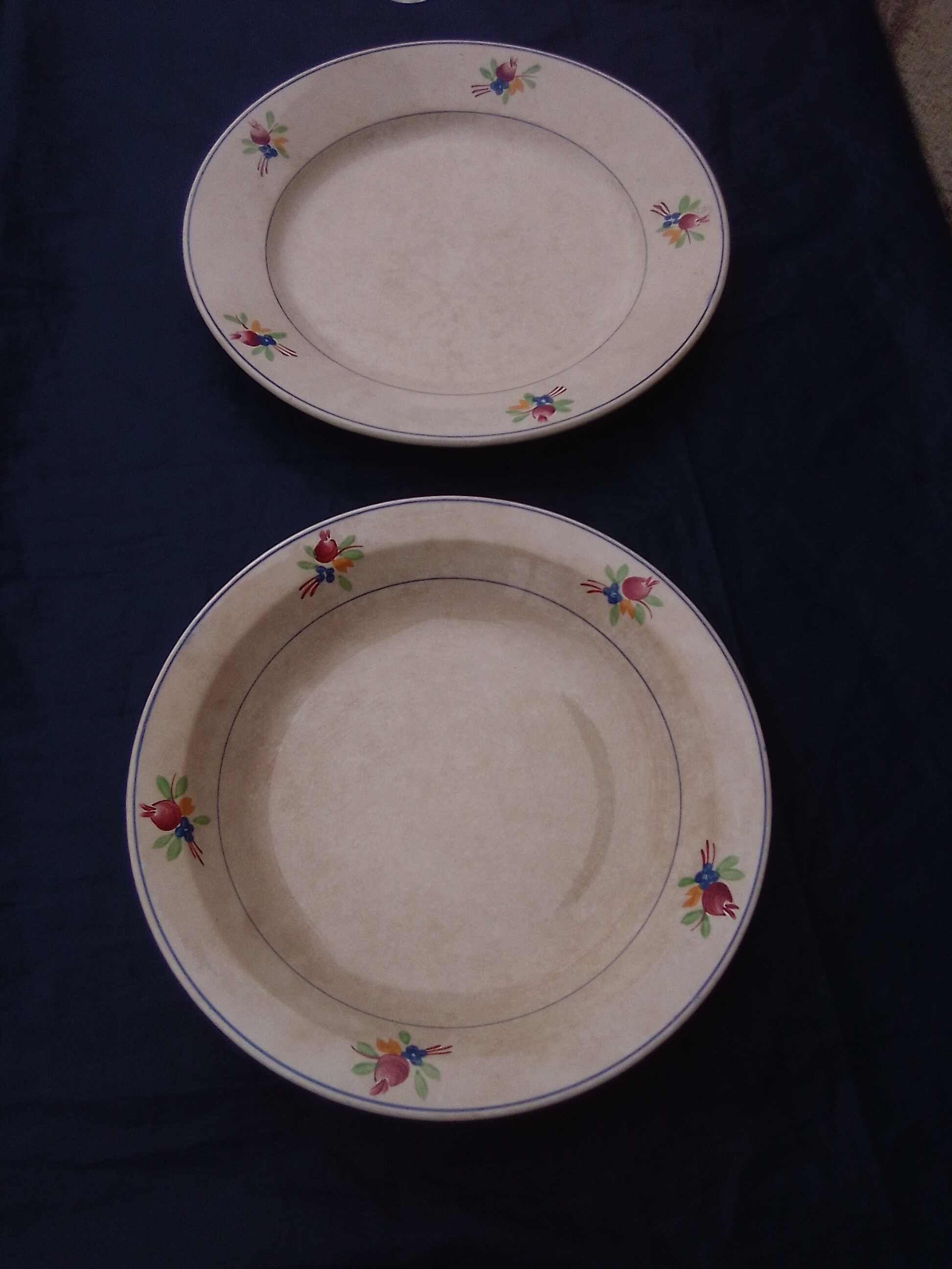 Hollow round dish and round dish in Gien earthenware nice model