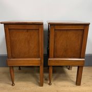 Paire de chevets à forme cubique