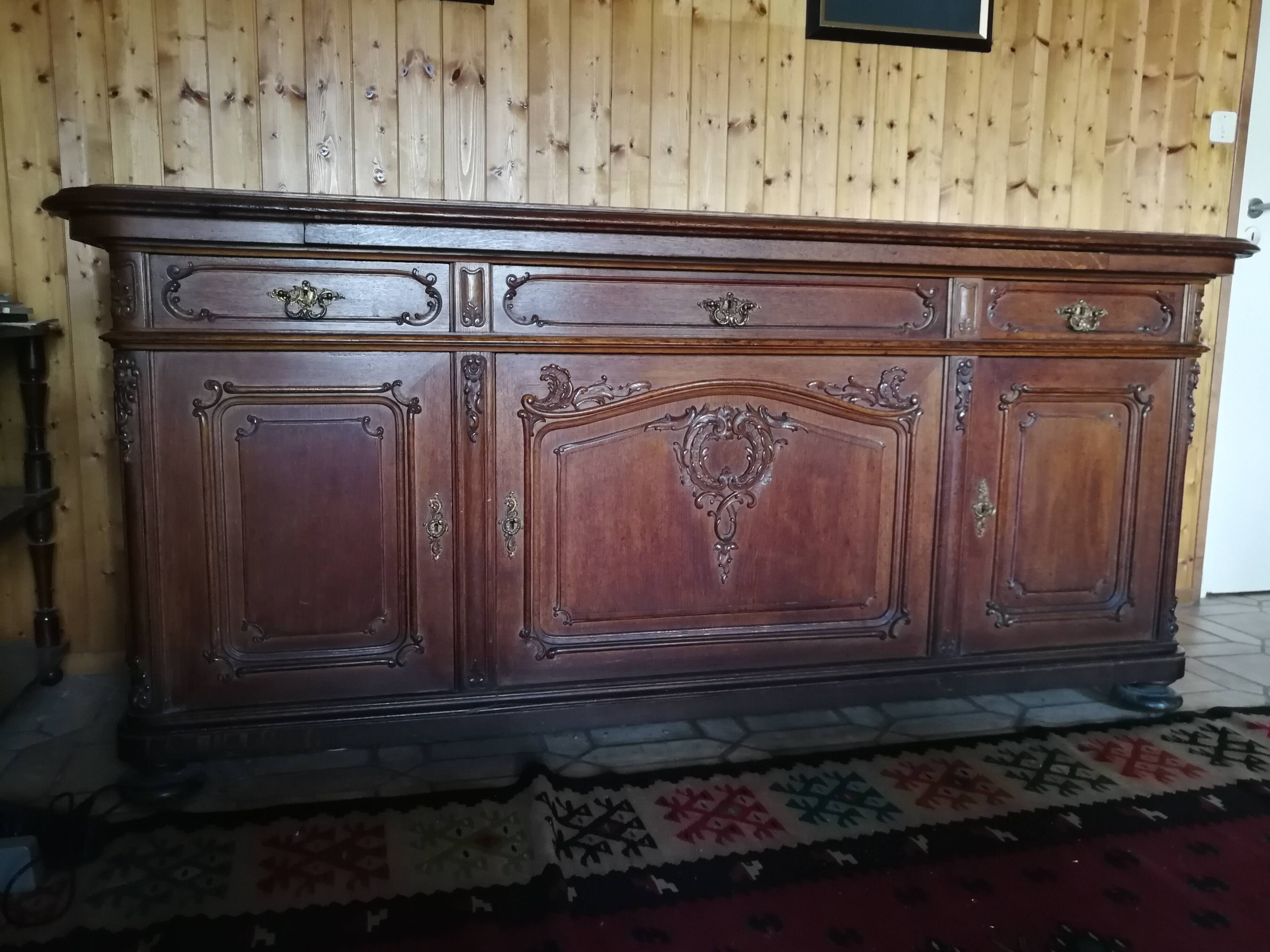 Buffet from the late 19th century with pink-brown marble in Louis XV style.