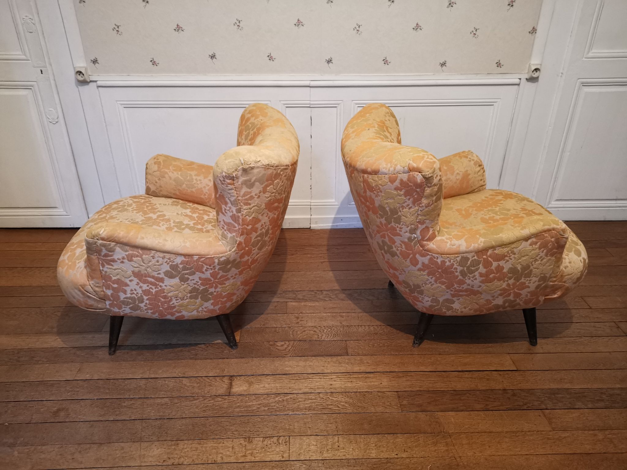 Canapé sofa Club Wing EGG chair organic annéee 50
