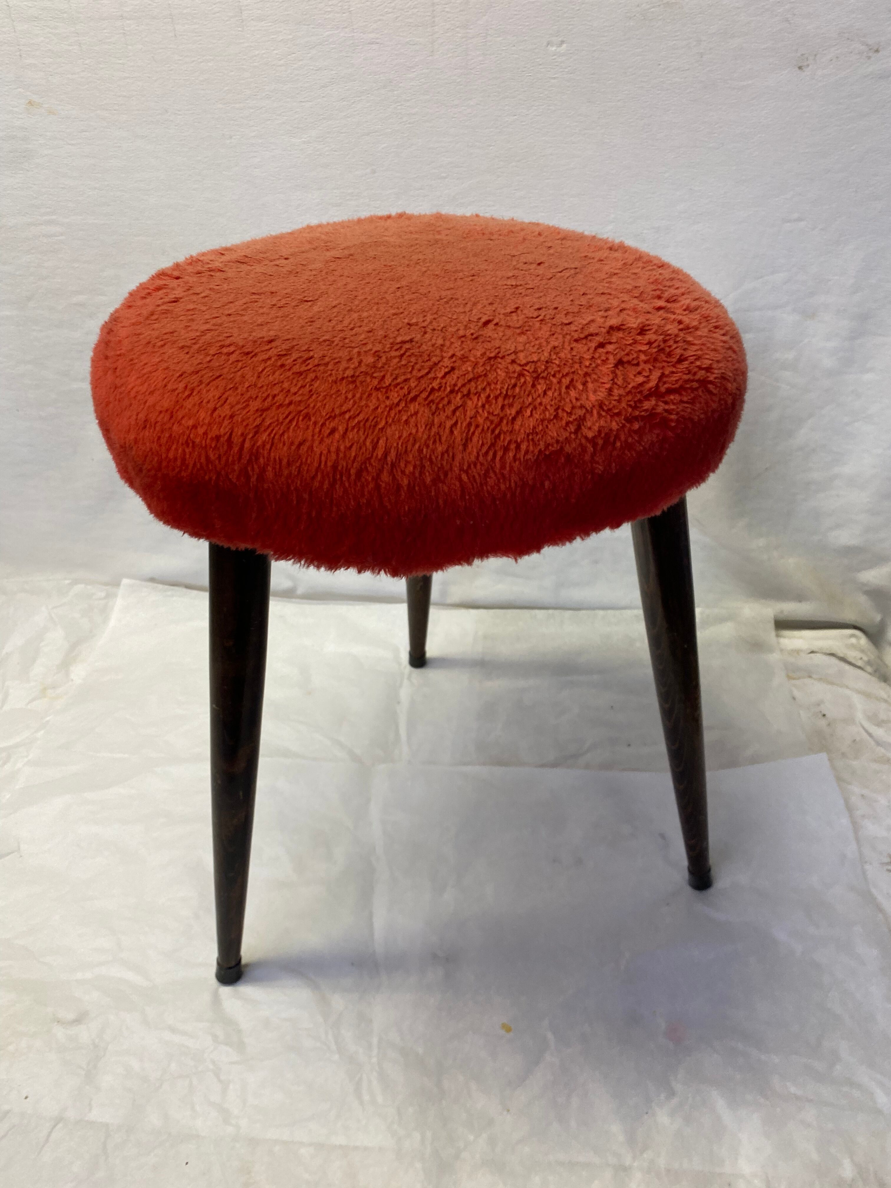 Vintage tripod stool red moumoute