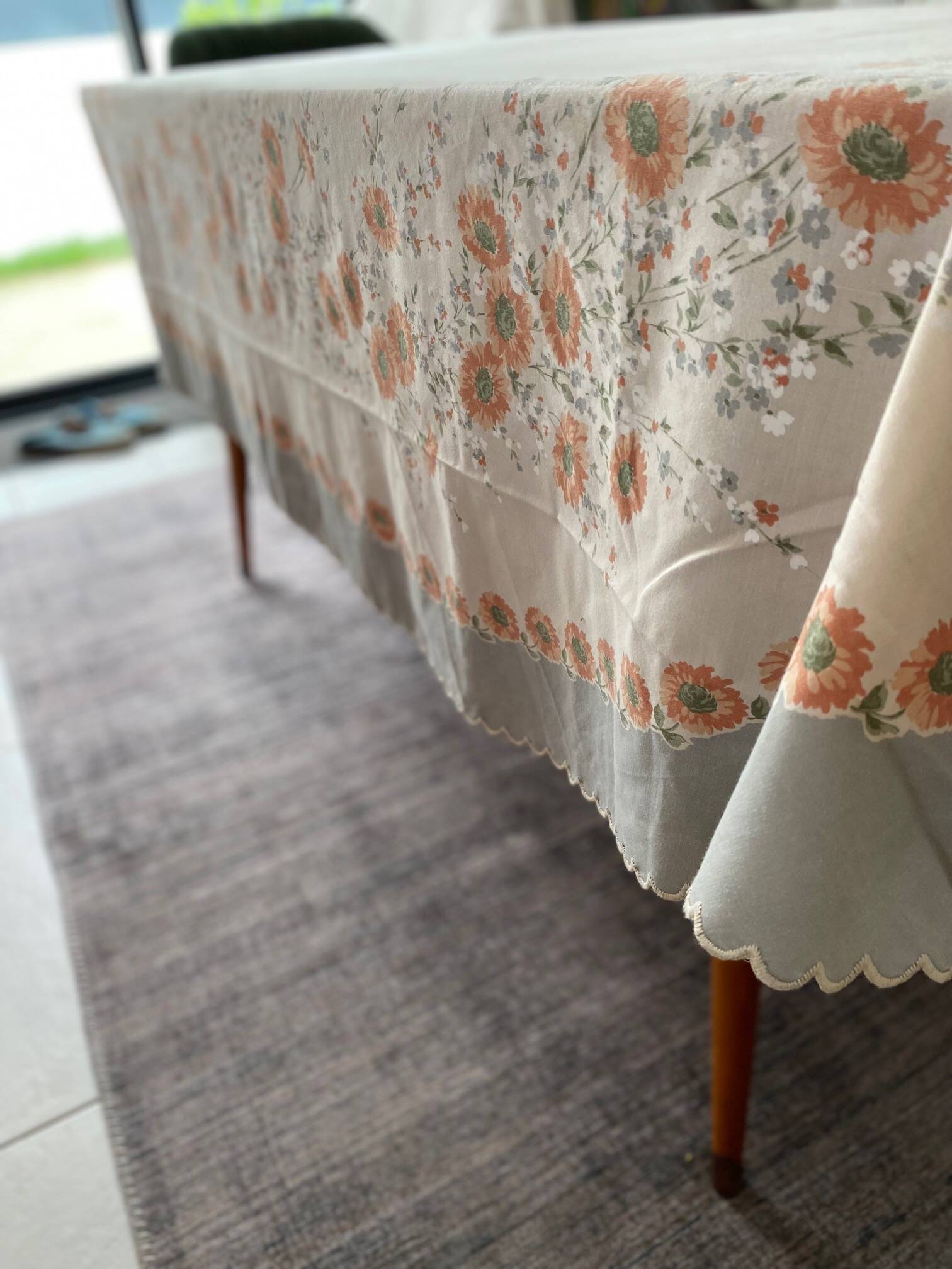 Vintage tablecloth and matching napkins