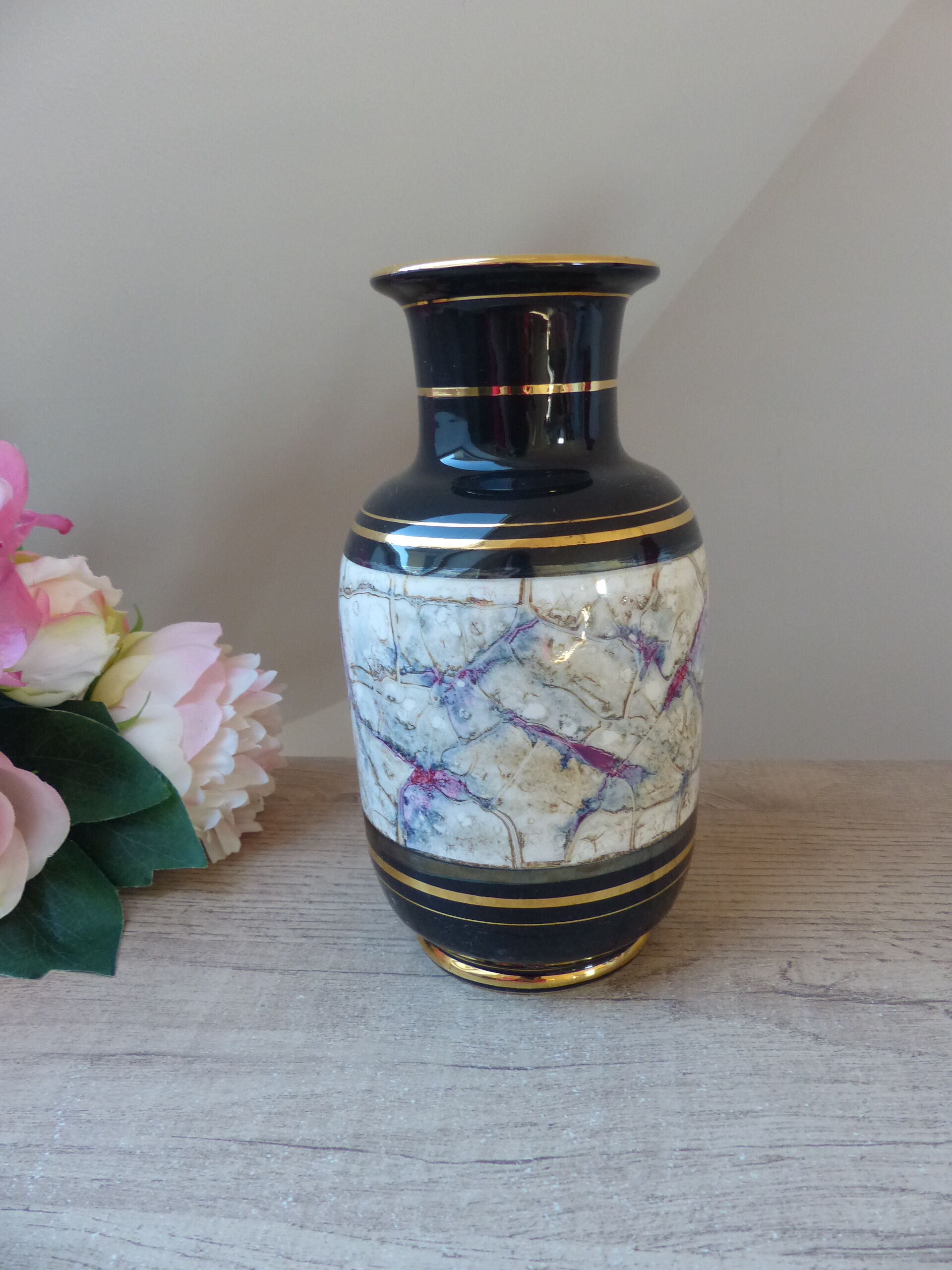 Black and gold vintage vase, ribbed decorated vase, black marble ceramic vase, oriental vase