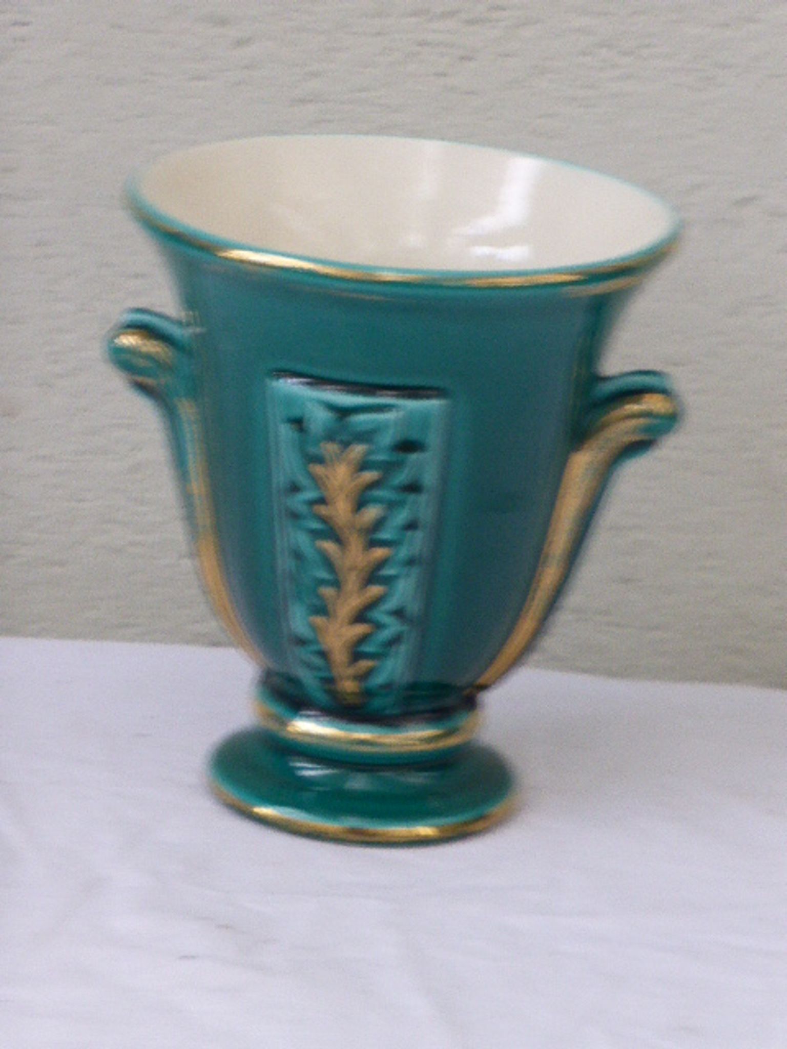 Vase amphore en céramique émaillée verte