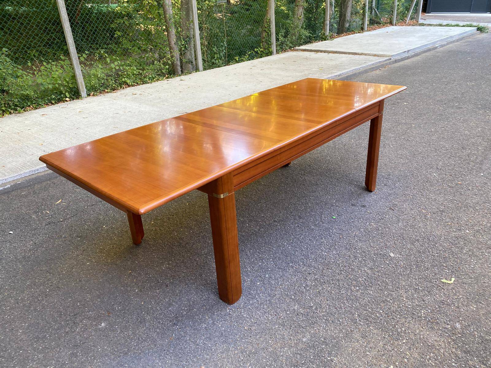 Scandinavian extendable dining table in honey-stained wood for 12 people 1990