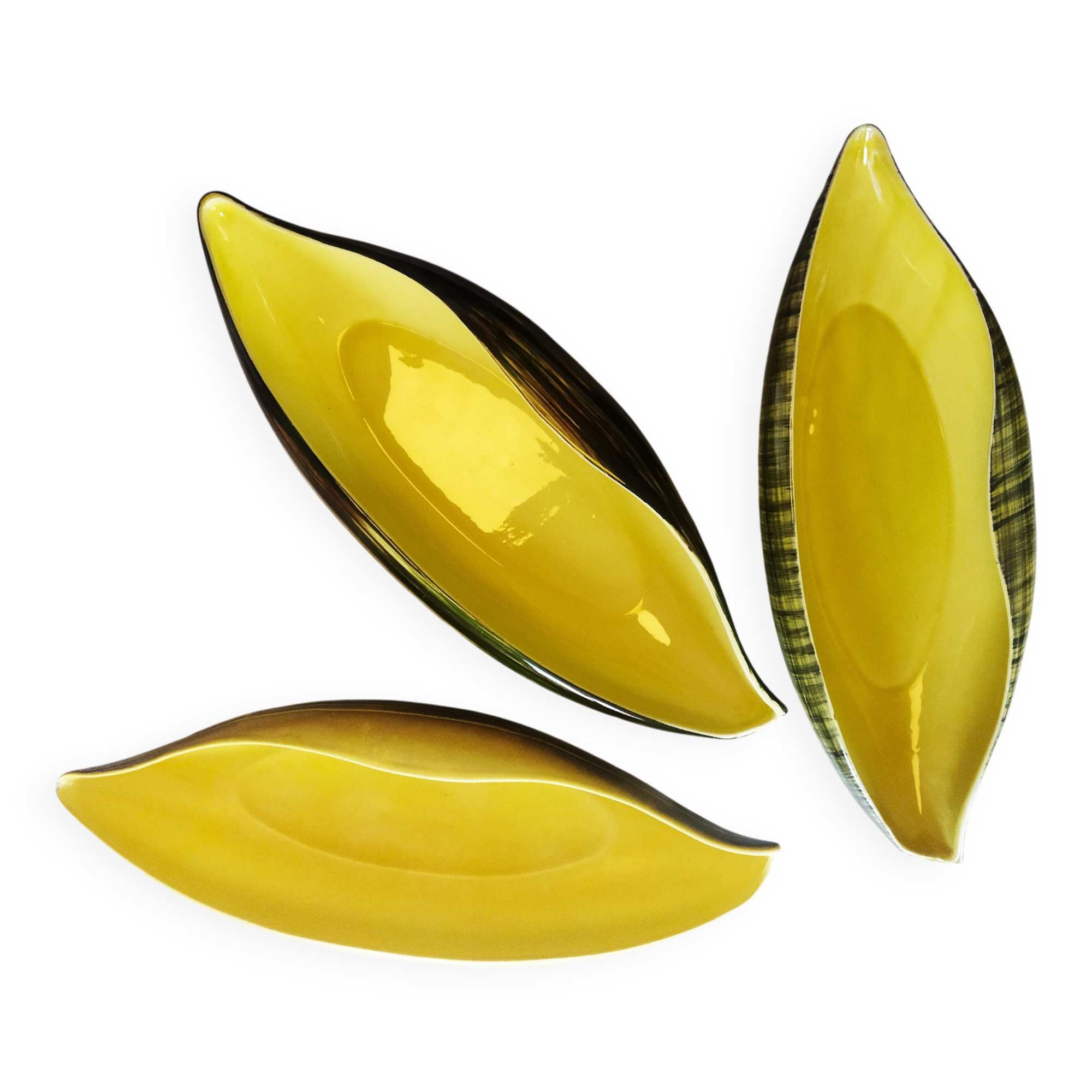 Set of three 1950s paddle cups