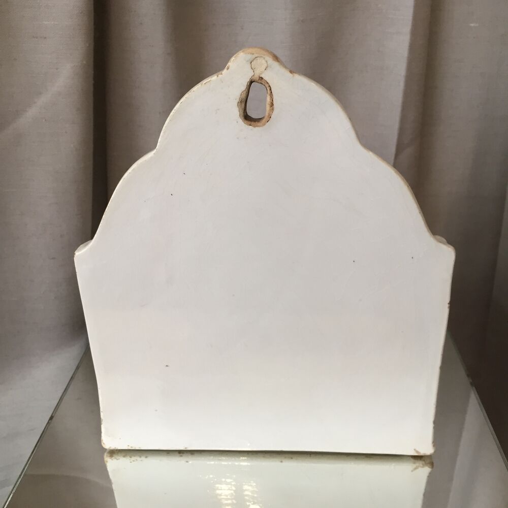 White flour pot wood lid