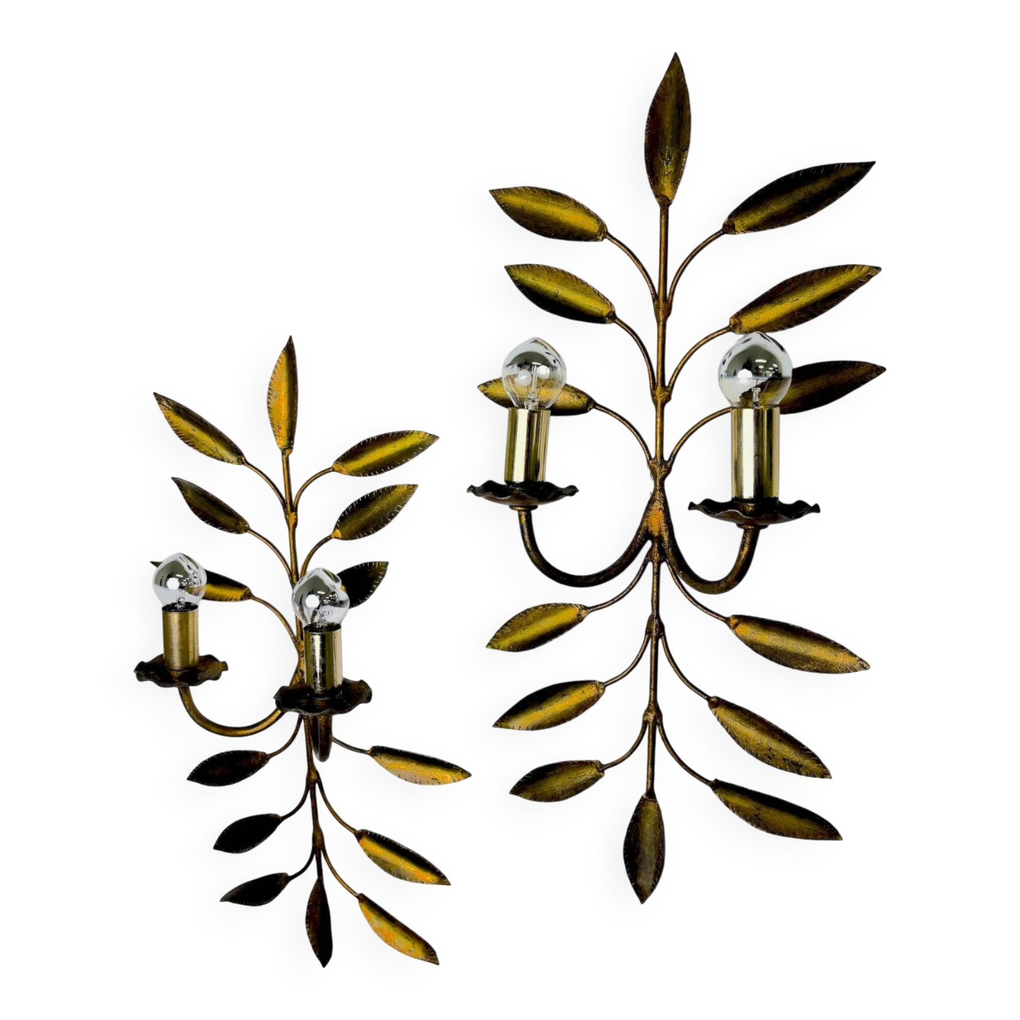Pair of floral gilded Florentine wall sconces, large mid-century design, Italy 1960s