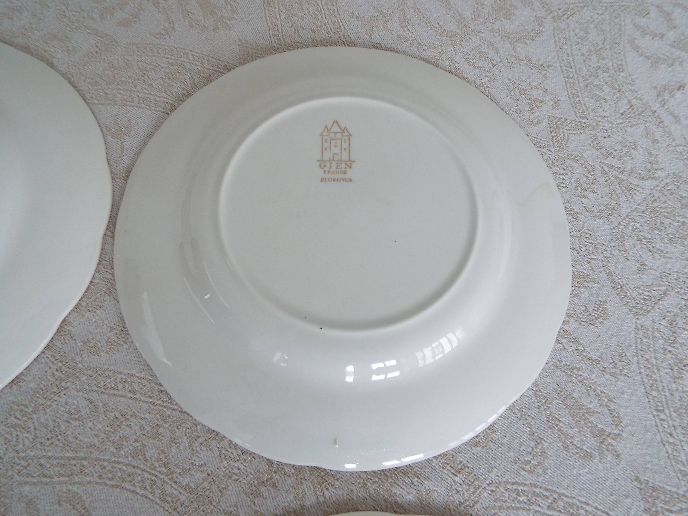 6 flowery dessert plates
