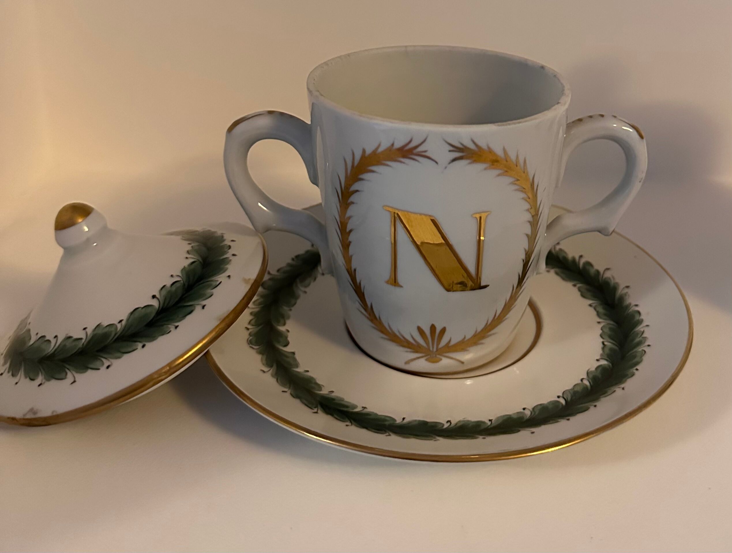 Porcelain cup of snake in the colors of Napoleon with its saucer and lid