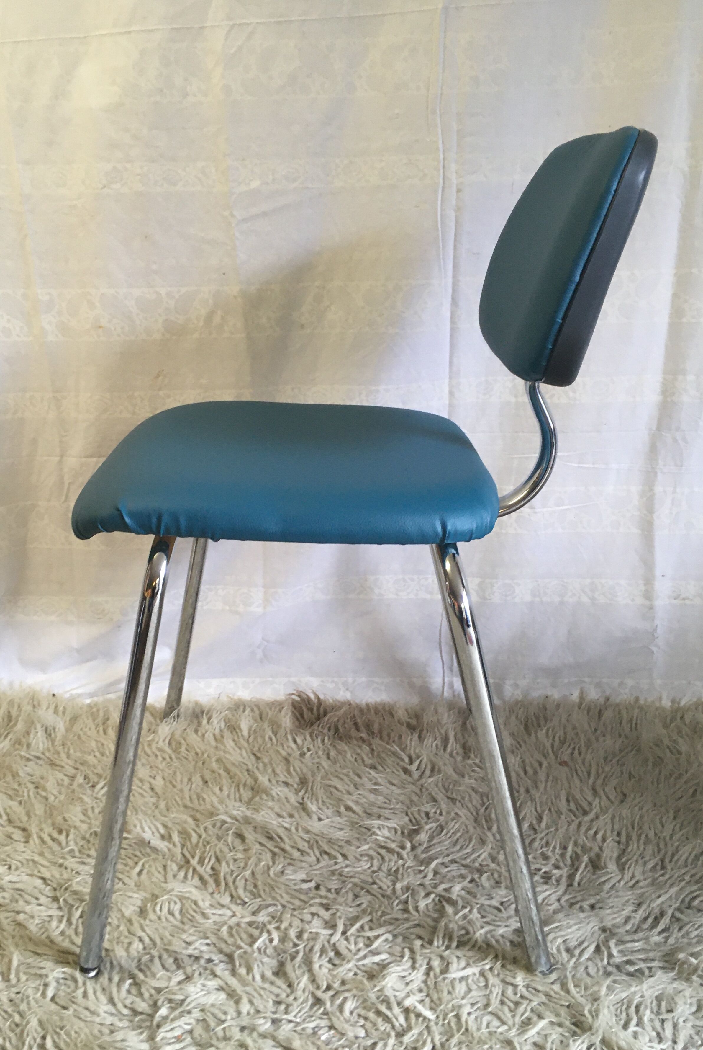 Blue strafor steelcase chair 70