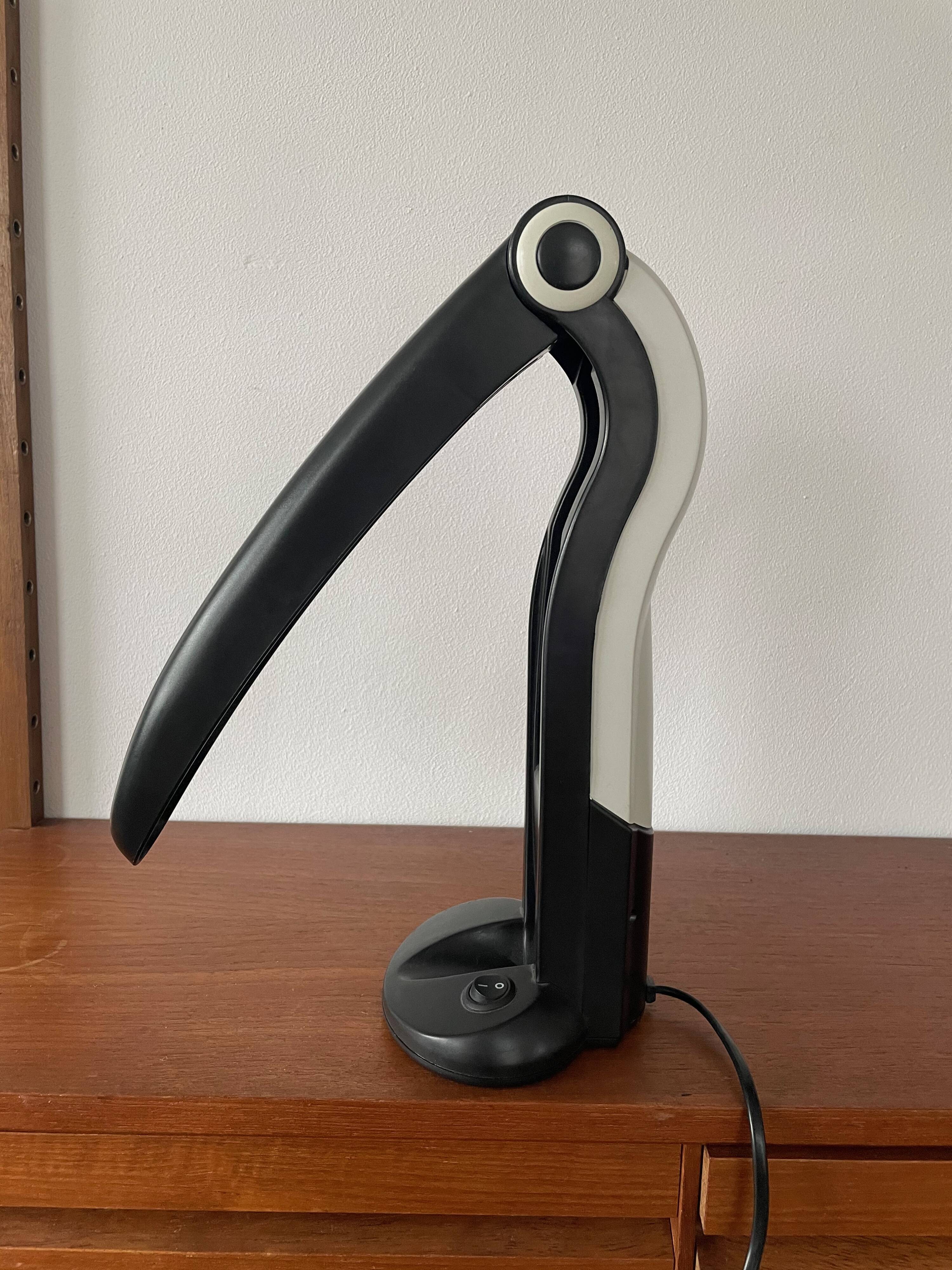 Luminaire Toucan en noir et blanc HT Huang Design