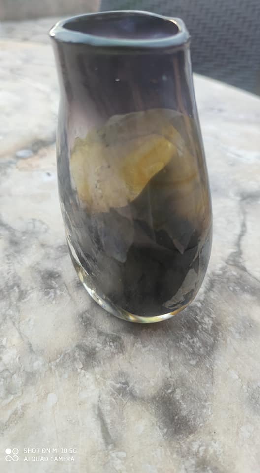 Soft-shaped glass paste vase