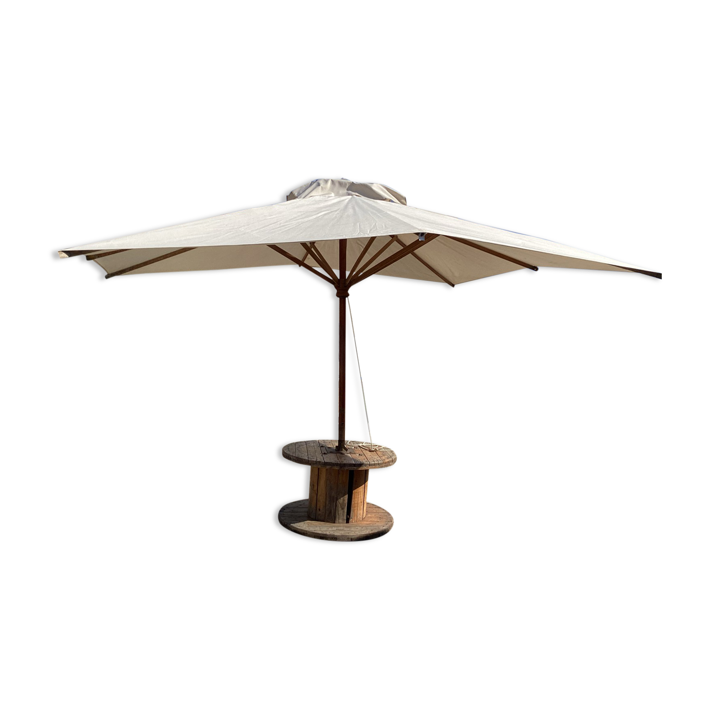 Parasol structure in exotic wood